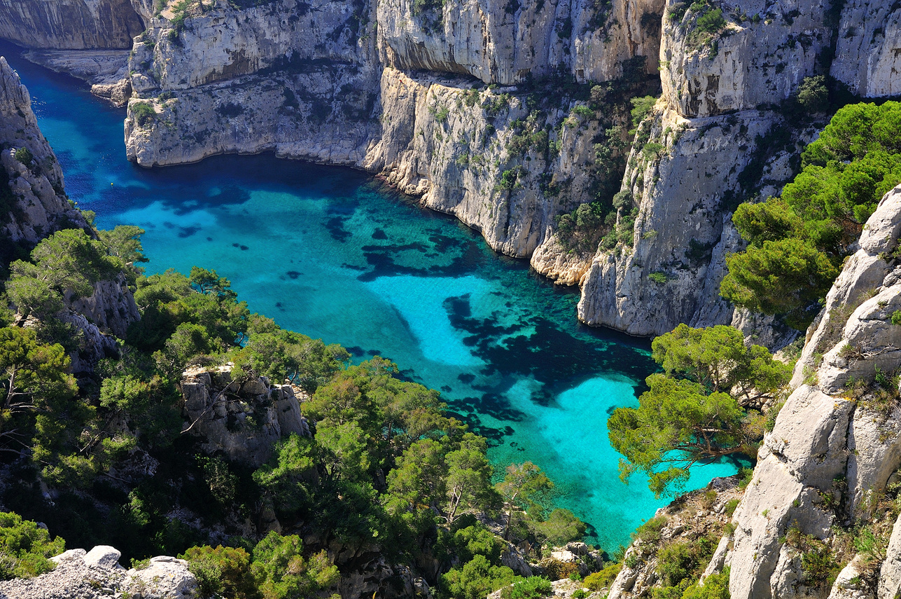 La magnifique calanque d'En-Vau, entre Cassis et Marseille